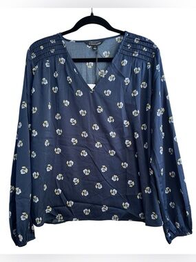 41 Hawthorn Navy Floral V-Neck Blouse, Size Large - NWT